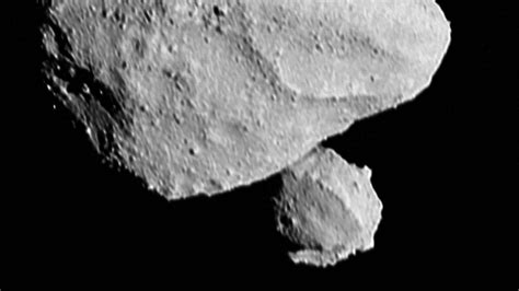 La Luna Que Orbita El Asteroide Dinky Son En Realidad Dos Pequeñas