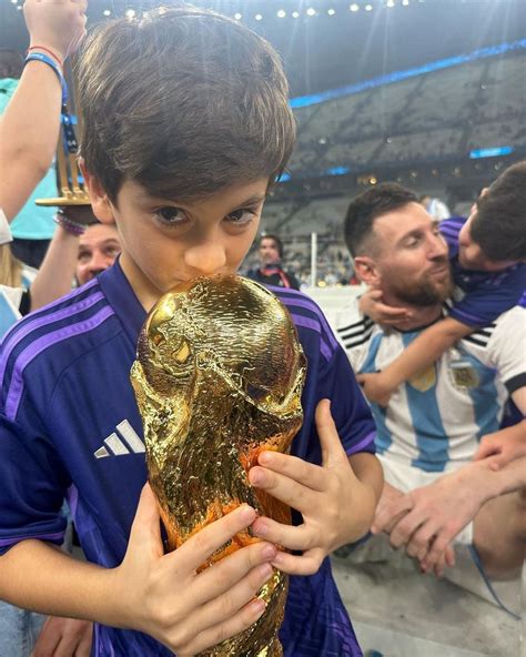 Continúa el legado: el hijo mayor de Lionel Messi, Thiago, debutó en ...
