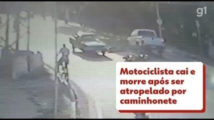 V Deo Motociclista Morre Ap S Perder Controle Bater Em Carro E Ser