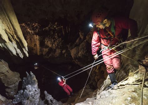 Spéléo à l Aven d Orgnac le Vertige souterrain Auvergne Rhône Alpes