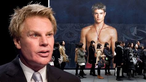 Acusado El Exdirector Ejecutivo De Abercrombie Fitch Por Explotaci N