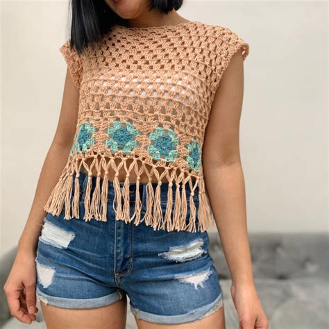 Simple Boho Style Crochet Crop Top Pattern With Fringe Knitcroaddict