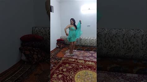 رقص ایرانی دختر شاد خوش هیکل Girl Dancing Belly Dance Outfit Dancing Queen