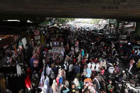 Berkah Ramadan Omzet Pedagang Pakaian Pasar Tanah Abang Tembus Rp 12