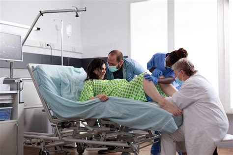 Free Photo Pregnant Woman Giving Birth In Hospital Ward Bed With