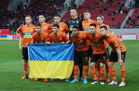 Ukrainian footballers prepare to defy Putin with wartime premier league ...