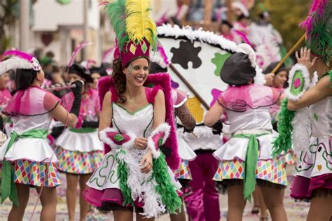 Loule，葡萄牙 2017年2月：五颜六色的狂欢节carnaval游行 编辑类照片 图片 包括有 年度 桑巴 88069826