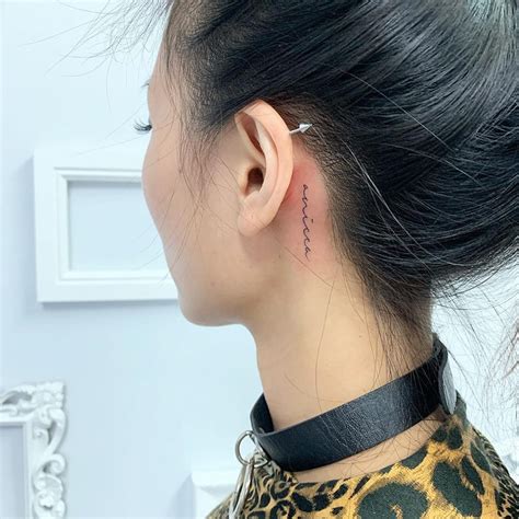 30 Charming Behind The Ear Tattoos For Ladies In 2020 Tiny Tattoo Inc