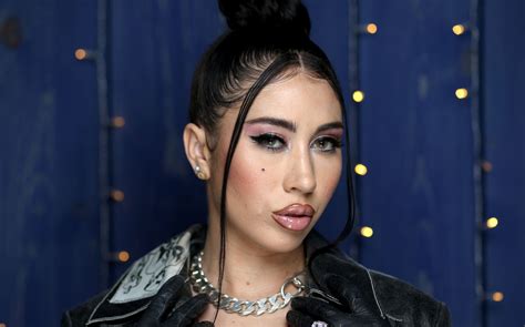 Kali Uchis Usa Su Exc Ntrico Look Transparente En Los Mtv Miaw Fama