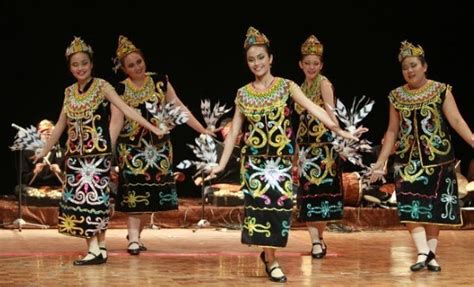 12 Tari Tradisional Indonesia Yang Paling Populer