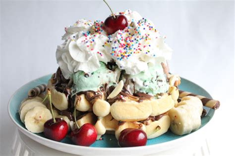 The Ultimate Waffle Sundae • Hip Foodie Mom