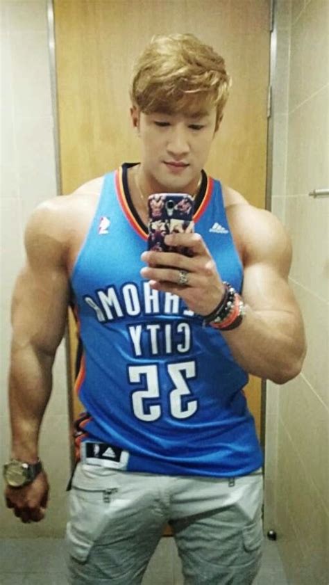 Hwang Chul Soon Korean Bodybuilder Bodybuilding Men Tank Man