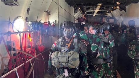 Bersama Tuhan Menyerbu Dari Langit Pasukan Elite Kostrad Tni