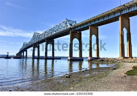 141 Ny Steel Cantilever Bridge Images Stock Photos And Vectors