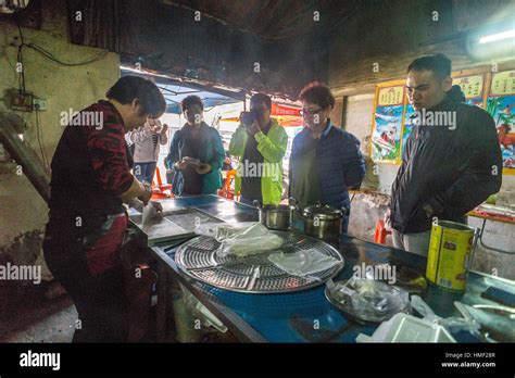 Making Spring Rolls In Nan Shan Hopoh China Stock Photo Alamy