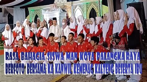 Rasa Bahagia Siswa MAN Kota Palangka Raya Berfoto Bersama Kepala Kanwil