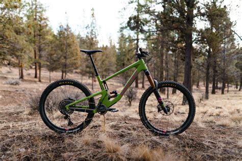 First Ride Report: The New Santa Cruz Nomad V5 | The Loam Wolf