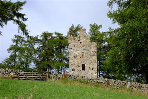 Knock Castle, Aberdeenshire. (17th Century, details in comments) [6000x4000] : r/castles