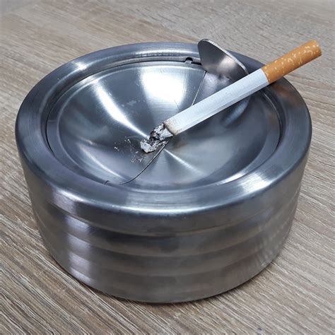 Stainless Steel Silver Ashtray With Lid Popular Windproof Cigarette