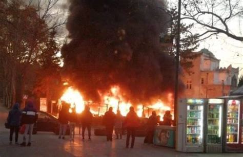 Zapalio Se Gradski Autobus Vatrogasci Se Bore Sa Vatrom