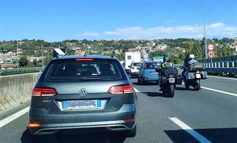 Malore In Autostrada Ferma Lauto Sulla Corsia Di Sorpasso Km Di