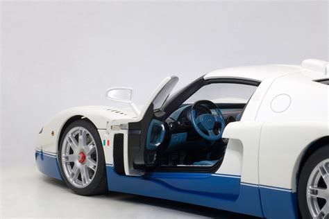 1 18 Autoart 75801 Modellauto Maserati MC12 Road Car 2004 Presentation Car