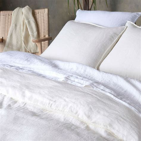 Will Linen Sheets Really Keep You Cool During This Heat Wave? | Allure