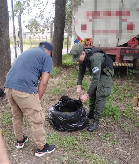 Secuestran más de tres kilos de marihuana 42 kilos de hojas de coca y