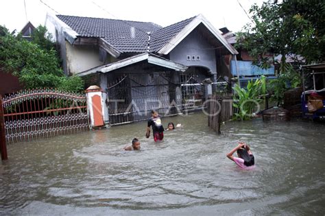 Puluhan Rumah Terendam Banjir Di Makassar Antara Foto