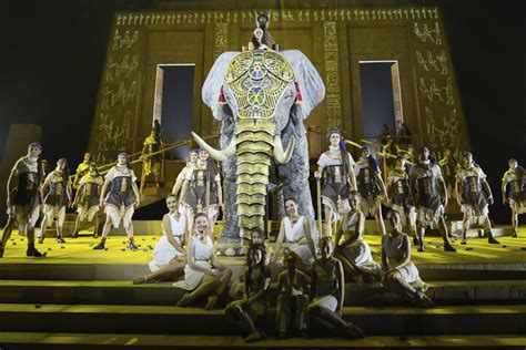 Weltpremiere in Hamburg Aida kommt als großes Arena Spektakel auf