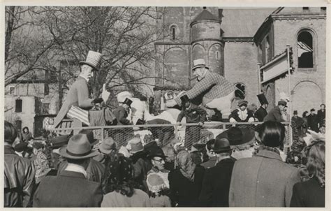 Rosenmontagszug beim Karneval Köln Historische Fotos von damals