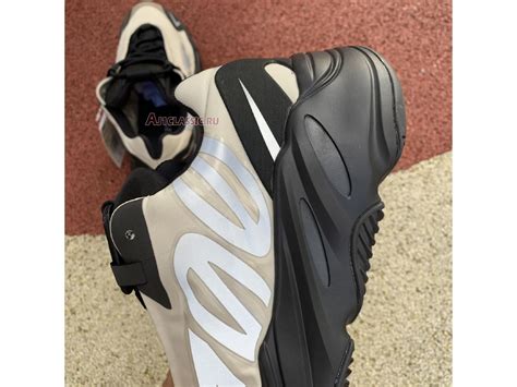 Adidas Yeezy Boost 700 Mnvn Bone Fy3729 Bonebonebone Sneakers