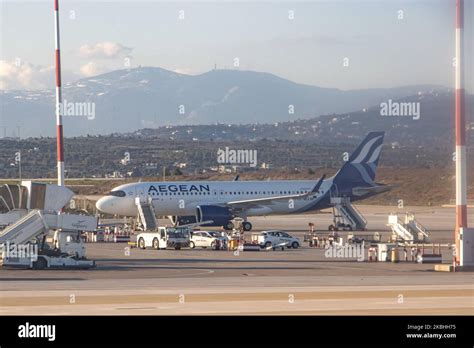 Un Nuevo Avión Airbus A320neo Con El Nuevo Logotipo Y Esquema De