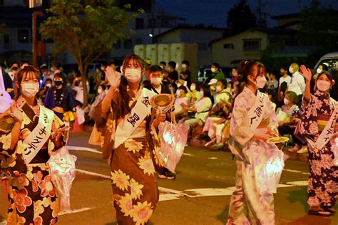 合同運行に参加したりんご娘 弘前経済新聞