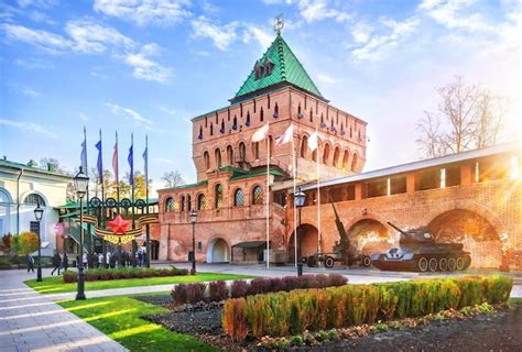 Premium Photo | Dmitrievskaya tower tanks and vehicles nizhny novgorod kremlin nizhny novgorod