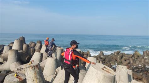 Dua Wisatawan Terseret Ombak Di Pantai Glagah Belum Ditemukan Tim SAR