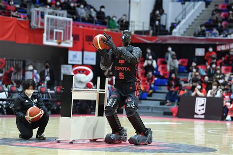 After Perfecting 3 Pointers This Basketball Robot Is Learning To