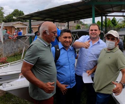 Notícias Em Eirunepé deputado Roberto Cidade faz entrega de emenda