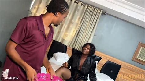 Xvideos Une Belle Cliente De L Hotel Excitee Apprend A Colocataire Bbc