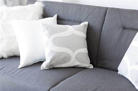 Which Throw Pillows Work Best With A Dark Gray Couch? [21 Ideas With Pictures]