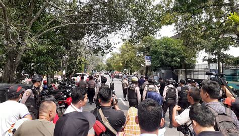 Seorang Pelaku Bom Bunuh Diri Di Polrestabes Medan Tewas Polisi