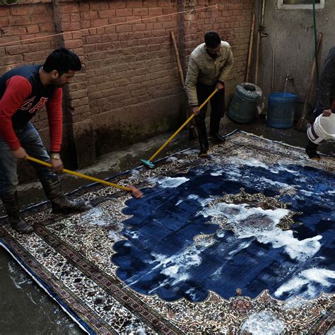 Making Of A Kashmiri Carpet – purekashmir.com