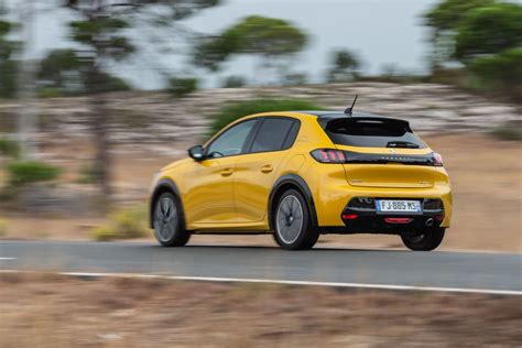 Photo Officielle Peugeot Ii Gt Line Jaune Faro Essais Pres