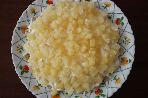 Простой рецепт салата с курицей и ананасом / пошаговый рецепт салата с ...