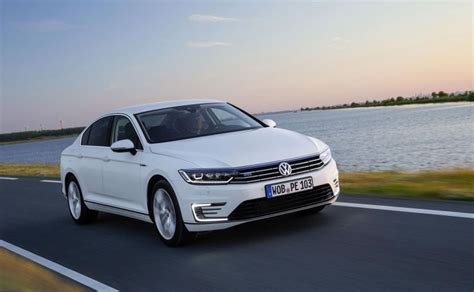 Auto Expo 2016 Volkswagen Unveils Plug In Hybrid Passat Gte