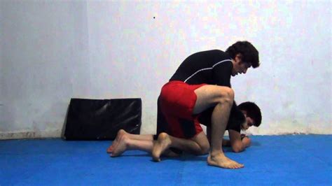 TÉCNICAS DE JIU JITSU SUMISIÓN Candado de cabeza a cinturon a rear