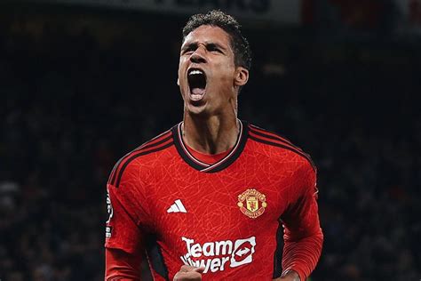 Raphael Varane Pilih Bertahan Di Manchester United Tolak Tawaran Al