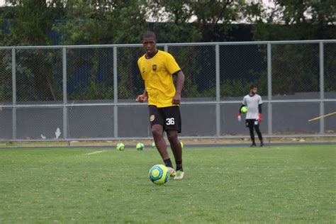 Flamengo Inaugura Capela No Terceiro Ano Da Trag Dia No Ninho Do Urubu