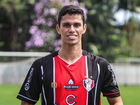 Joinville acerta contratação do atacante Henan ex Figueirense e