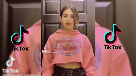 Chicas EnseÑan Las Tetas En Tiktok Tape Challenge Youtube